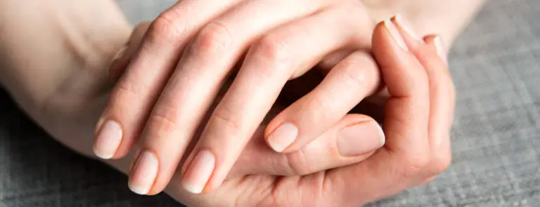 درمان خانگی برای رشد ناخن های دست و پا . رشد فوری ناخن ها با روش خانگی . محلول و داروی رشد ناخن